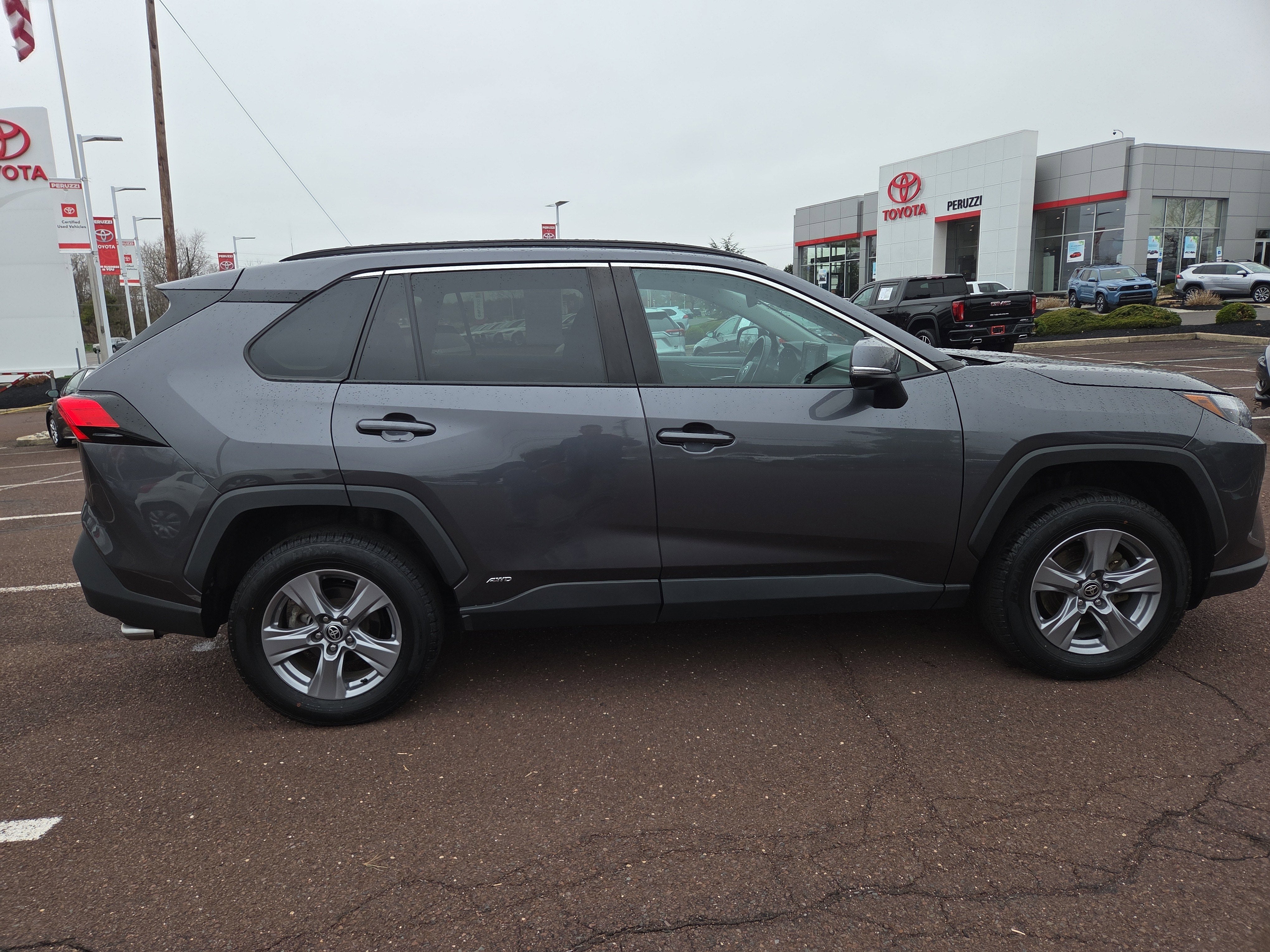 2022 Toyota RAV4 Hybrid XLE