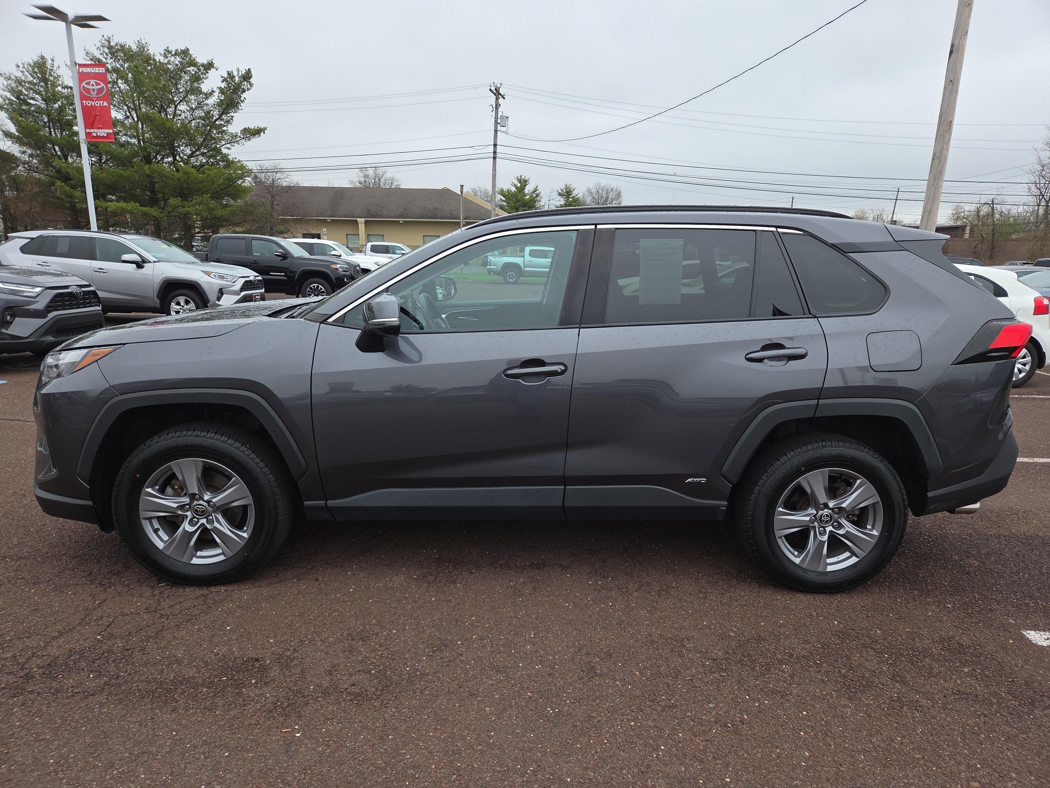 2022 Toyota RAV4 Hybrid XLE