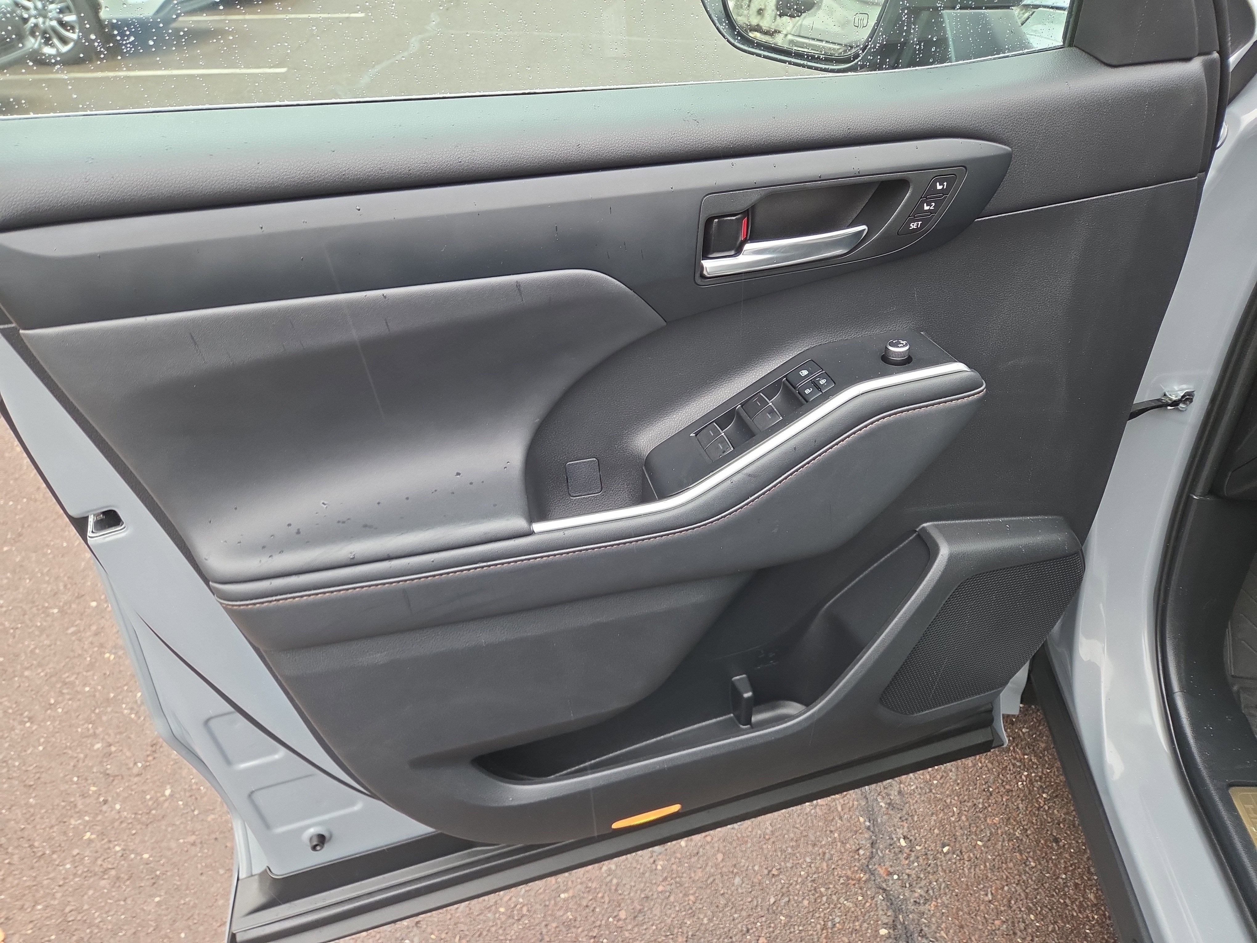 2022 Toyota Highlander Hybrid Bronze Edition