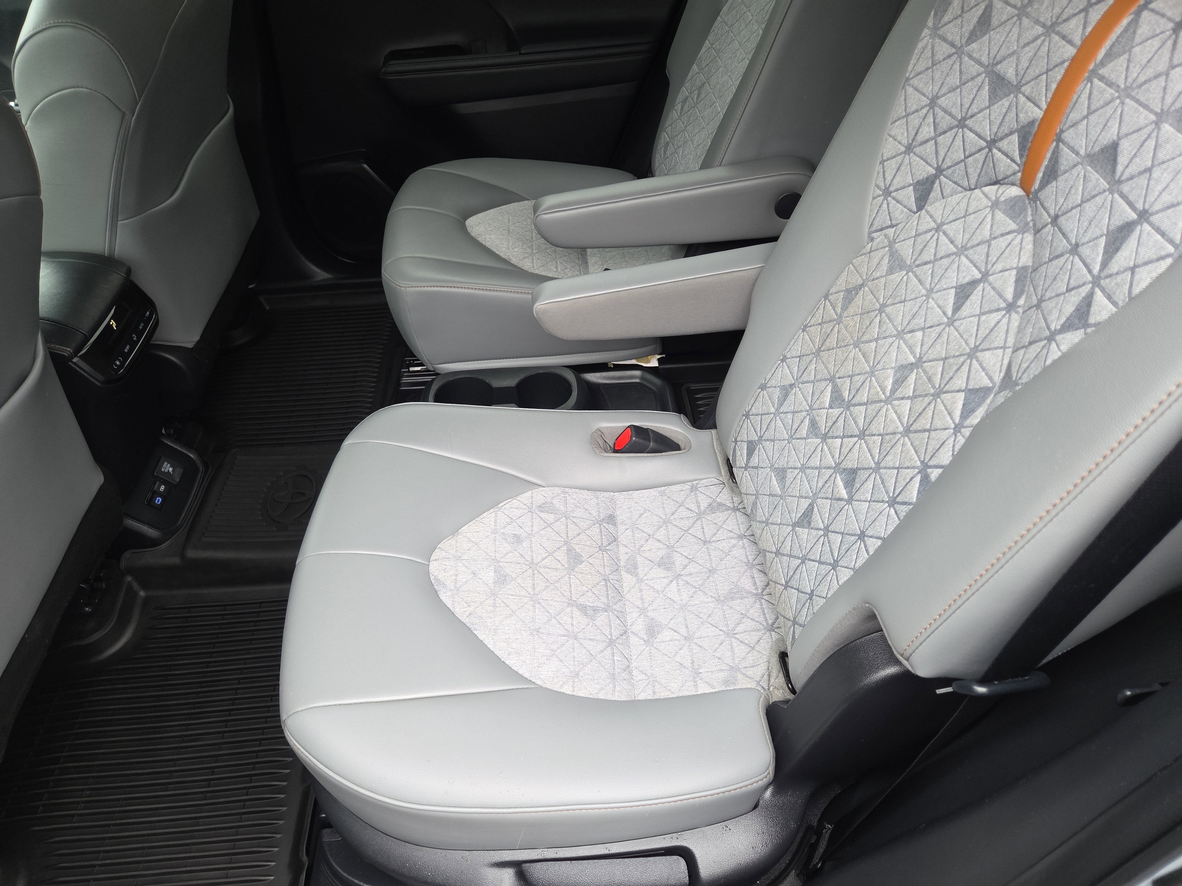 2022 Toyota Highlander Hybrid Bronze Edition