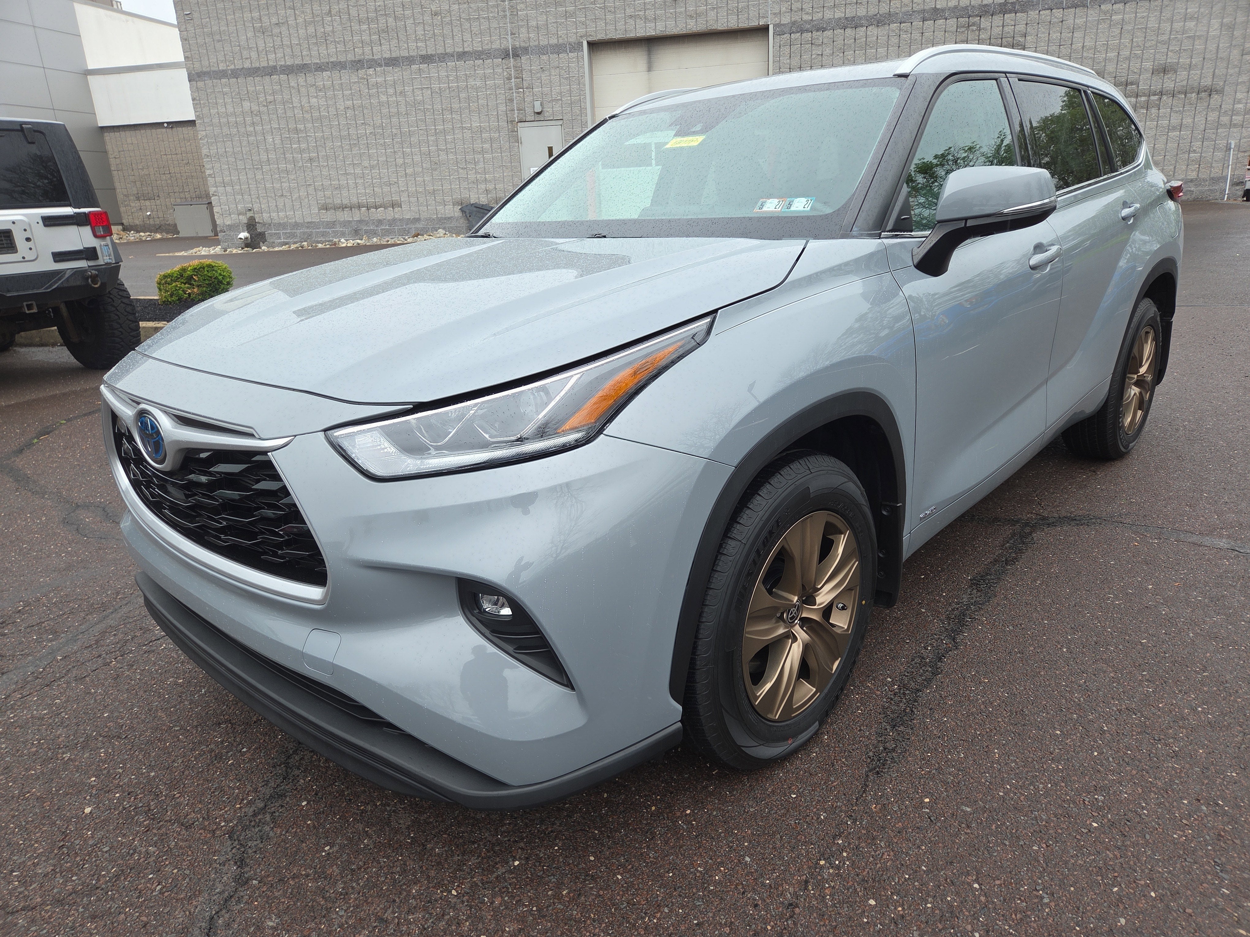 2022 Toyota Highlander Hybrid Bronze Edition