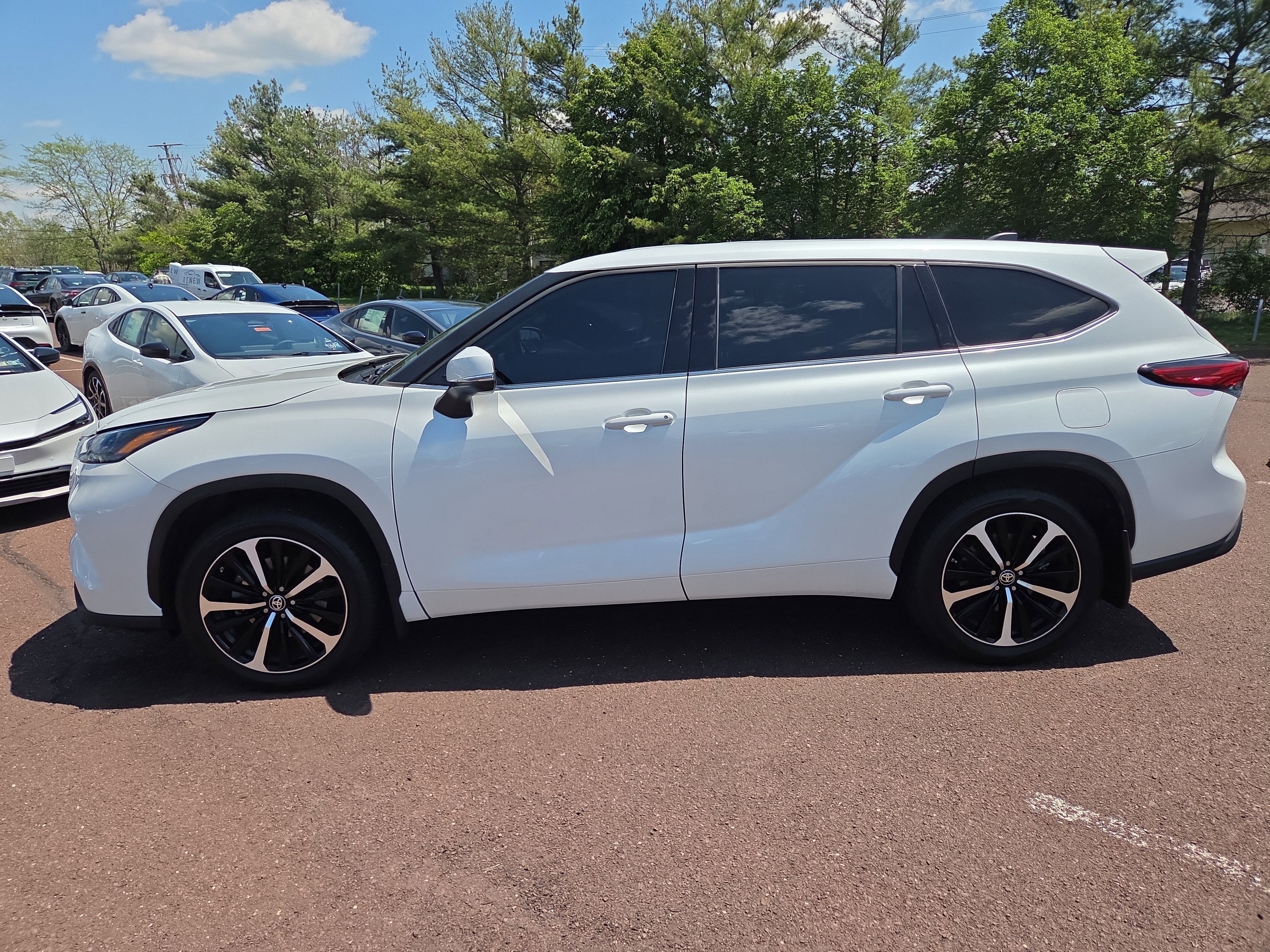 2022 Toyota Highlander LE