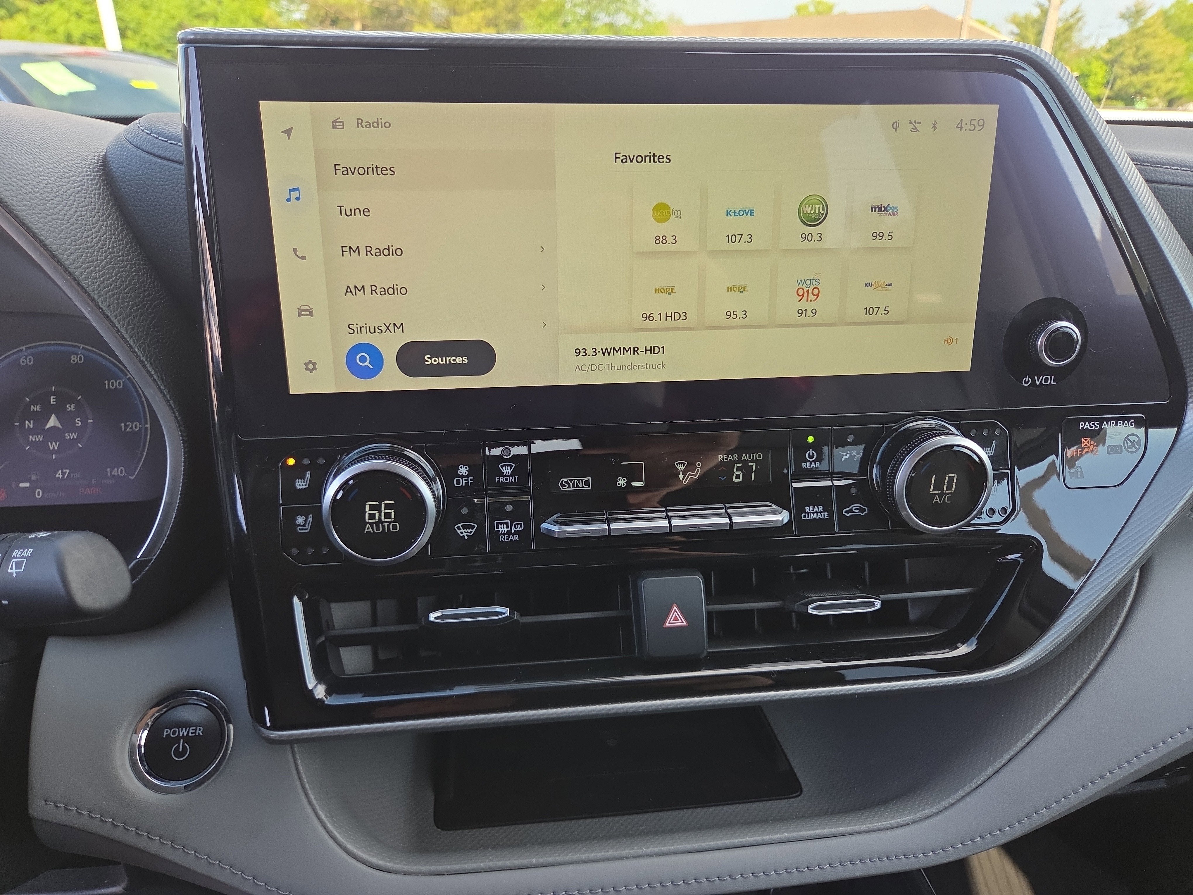 2023 Toyota Highlander Hybrid Platinum
