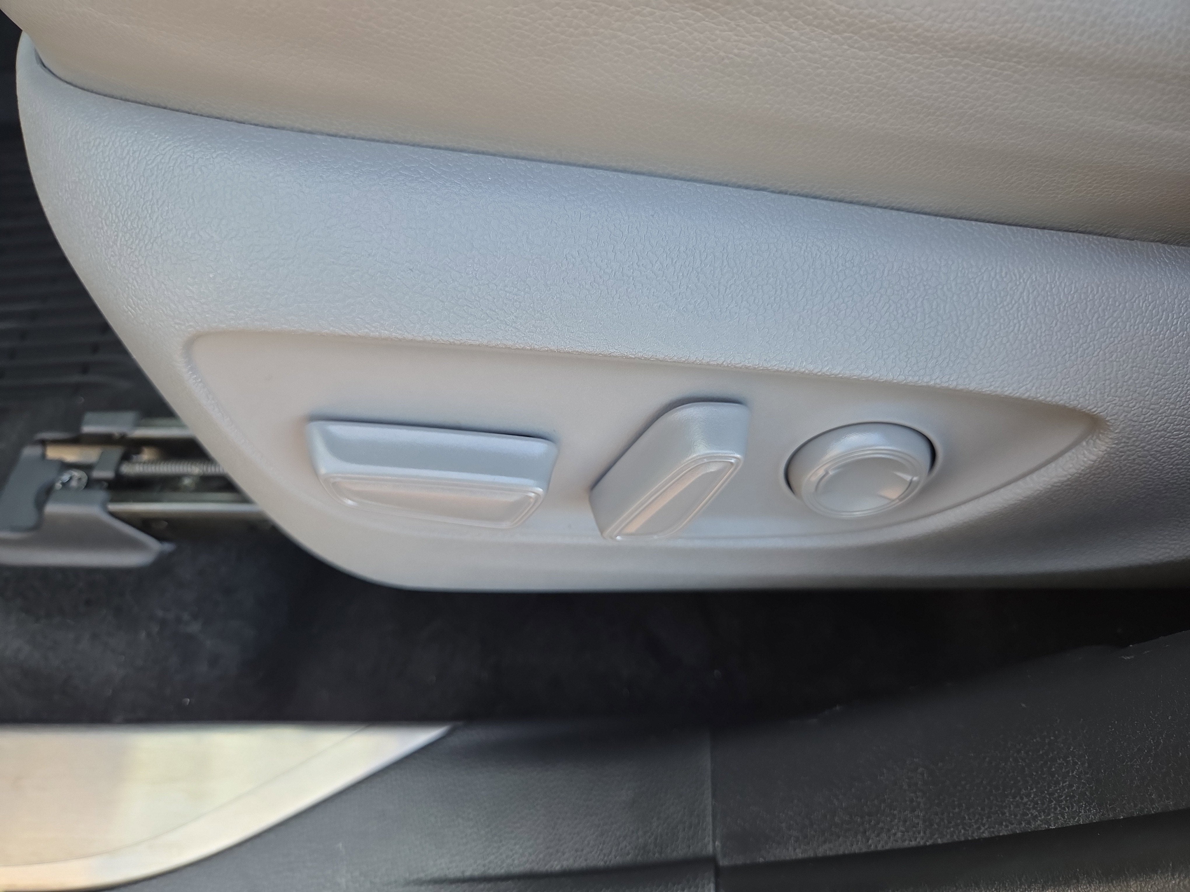 2023 Toyota Highlander Hybrid Platinum