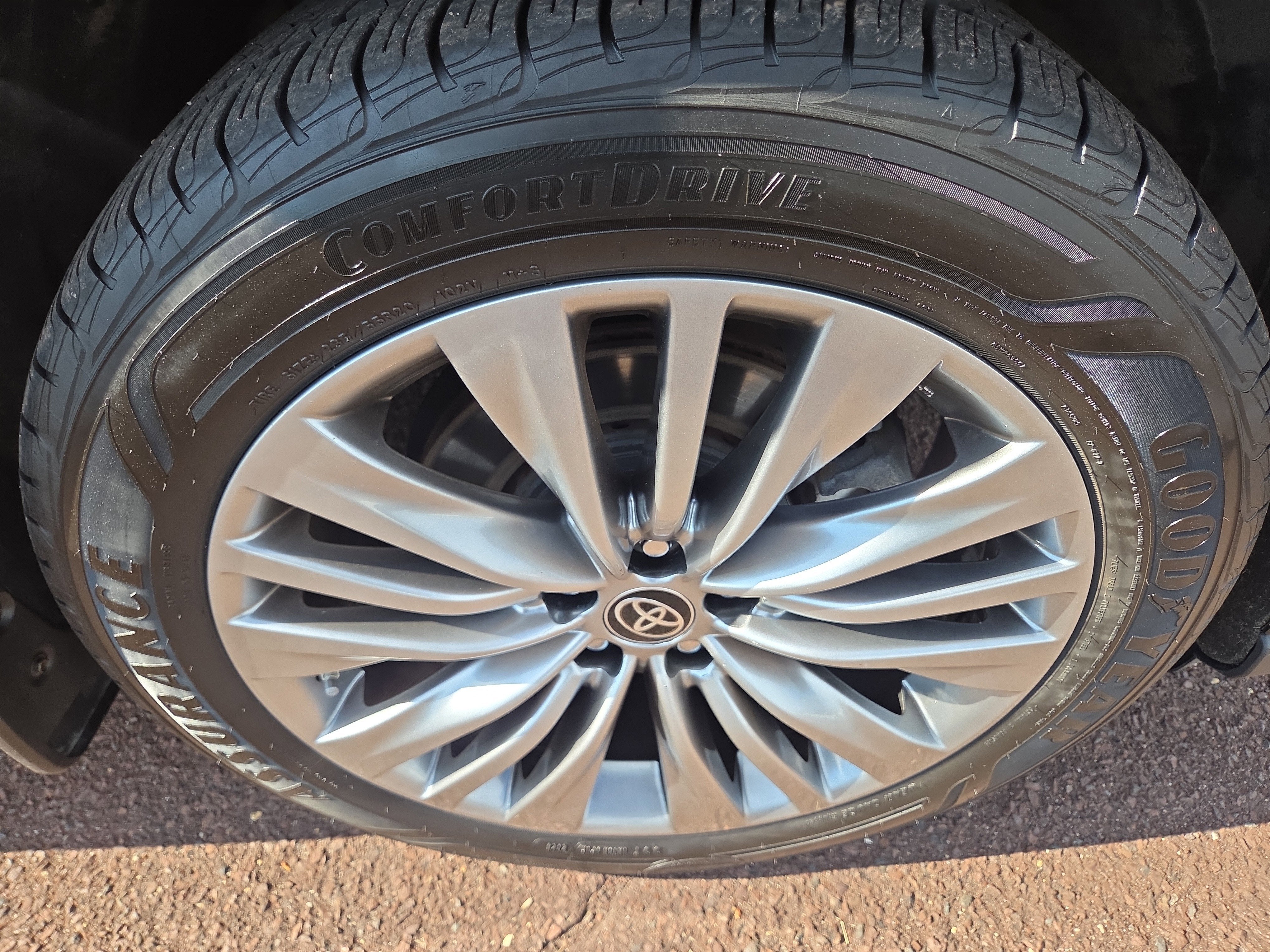 2023 Toyota Highlander Hybrid Platinum