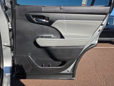2023 Toyota Highlander Hybrid XLE