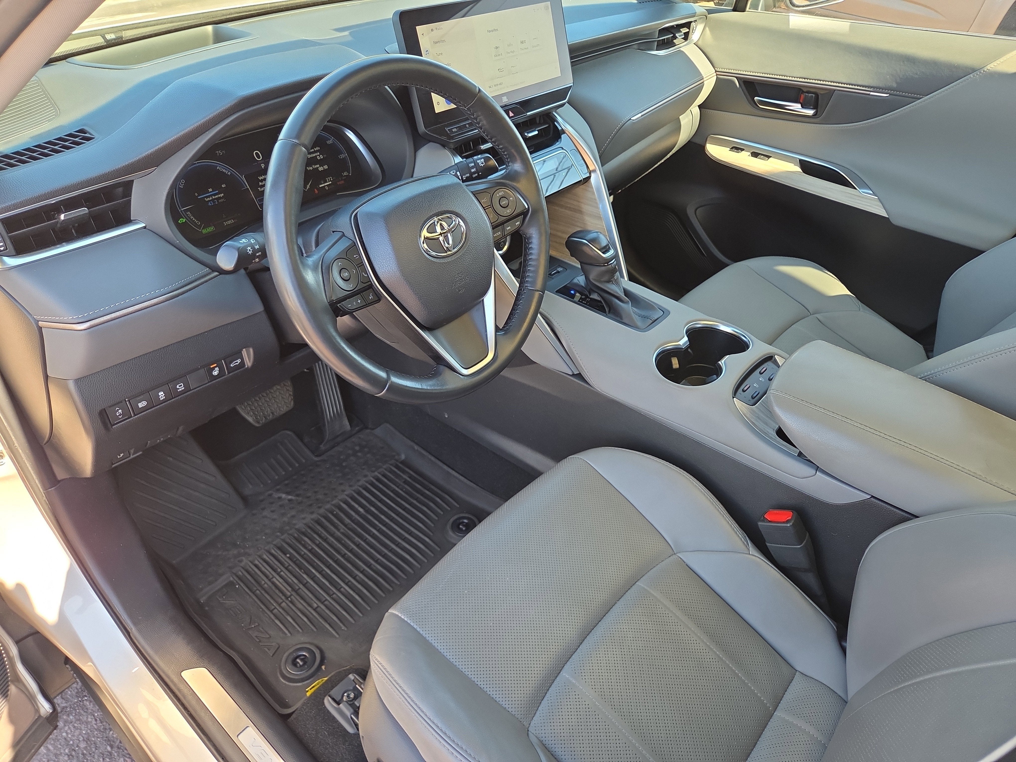 2023 Toyota Venza LE