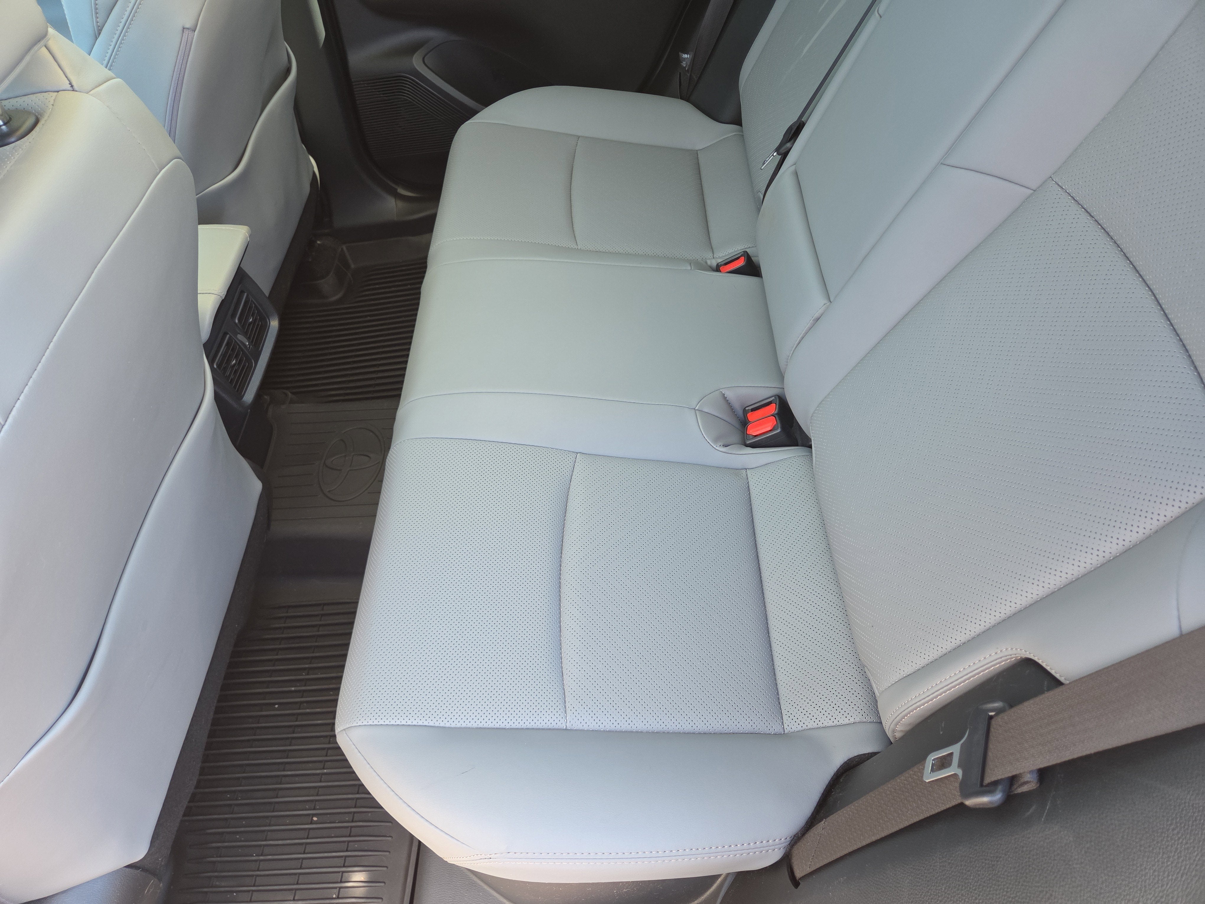 2023 Toyota Venza LE