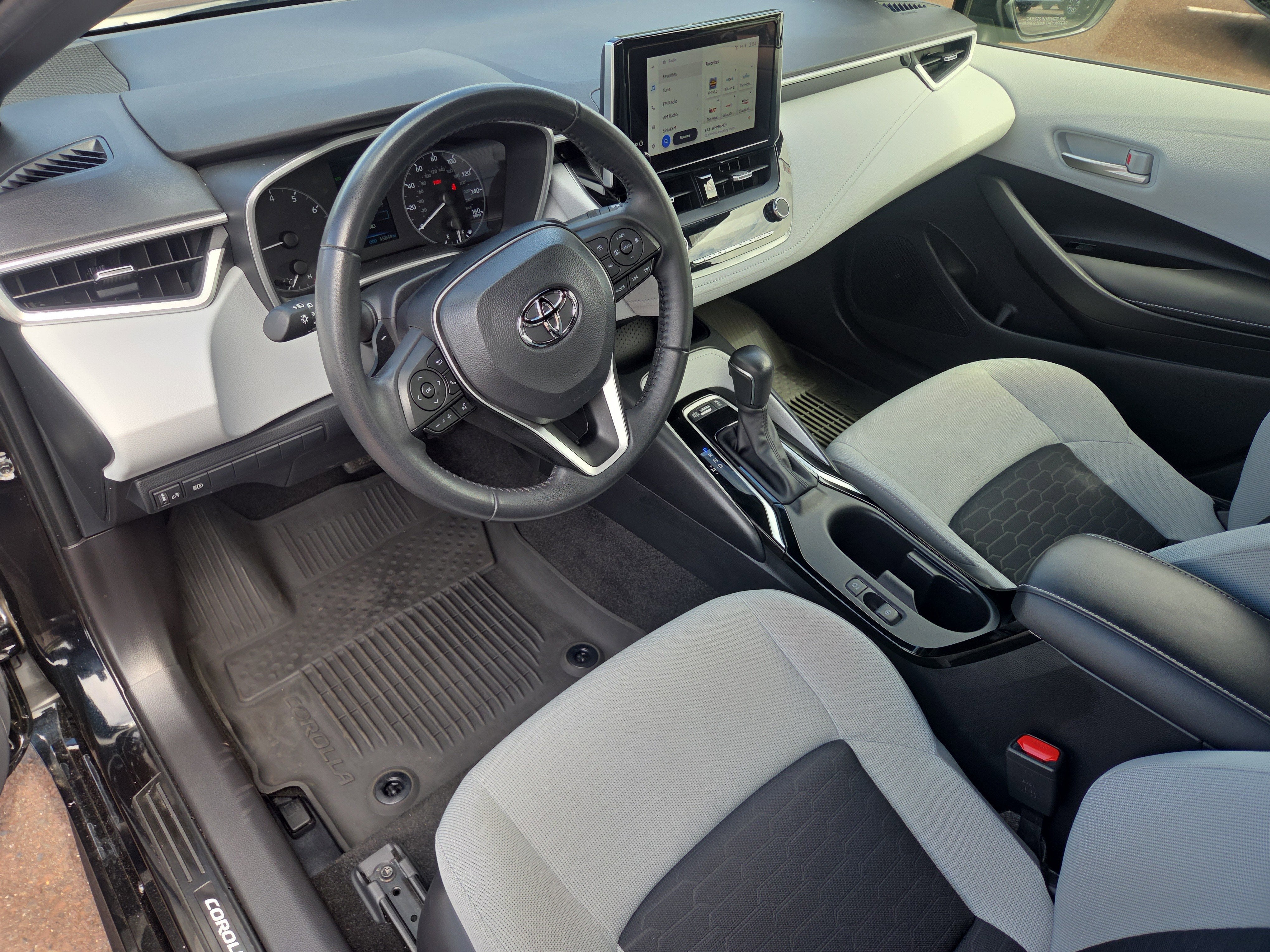 2025 Toyota Corolla Hatchback SE