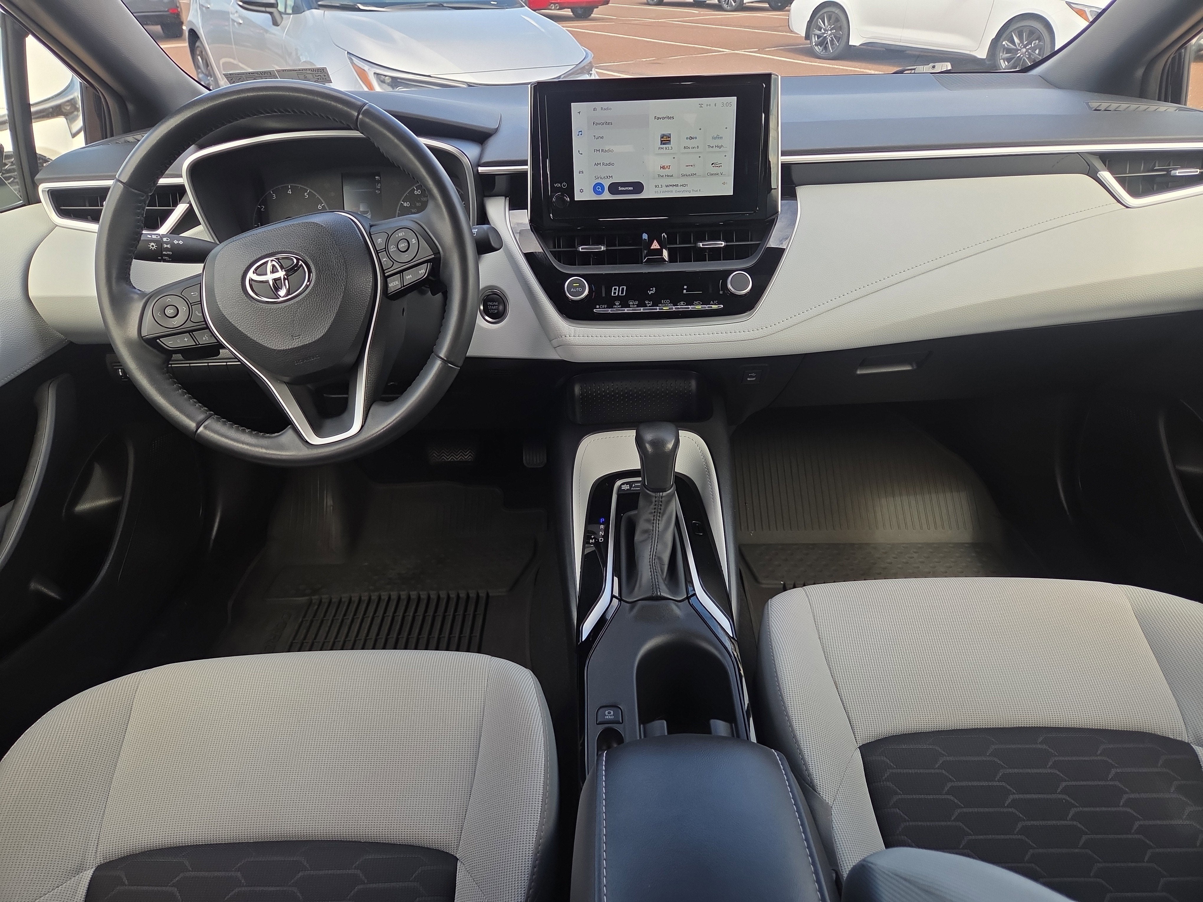 2025 Toyota Corolla Hatchback SE