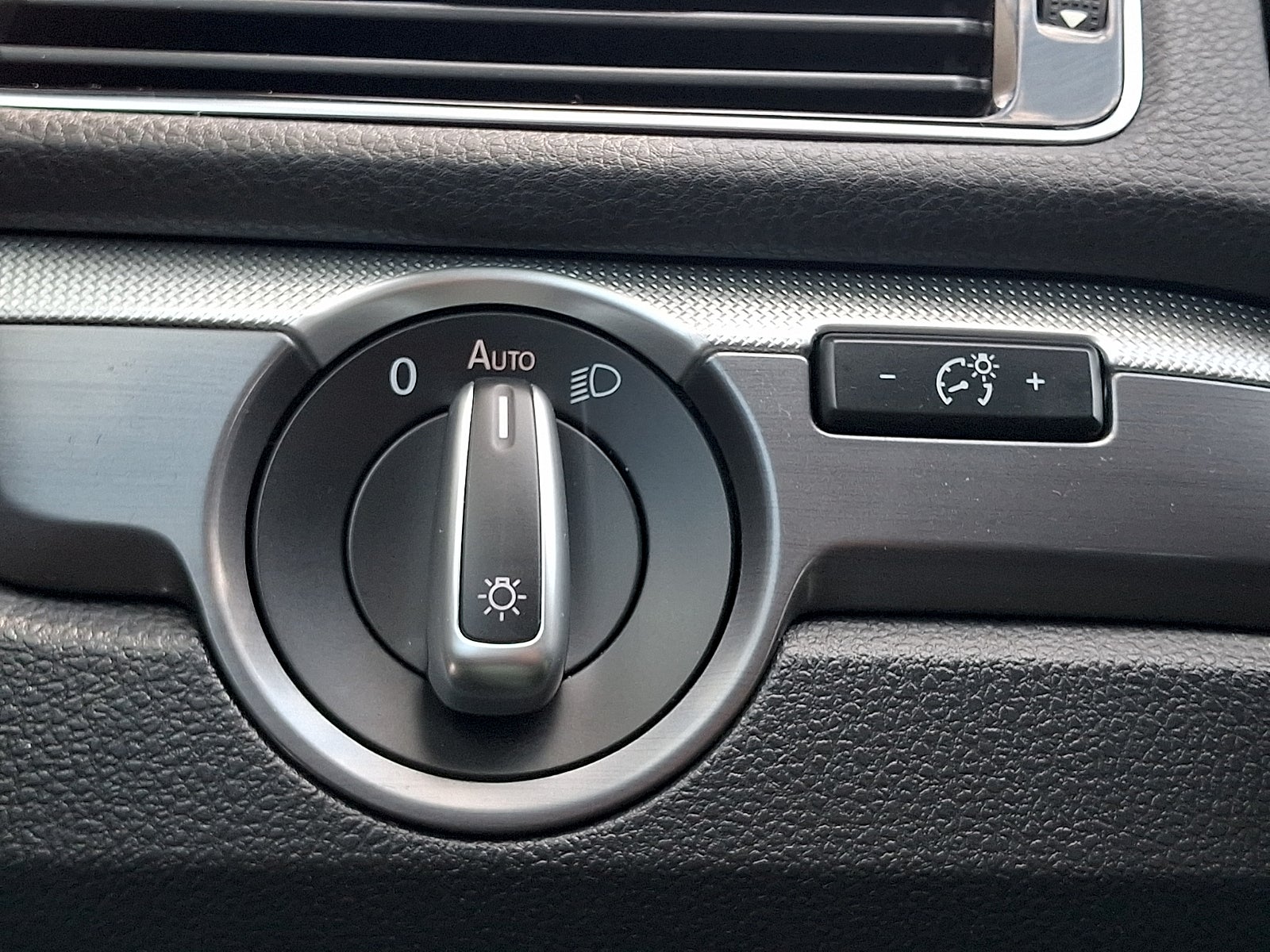 2018 Volkswagen Passat 2.0T R-Line