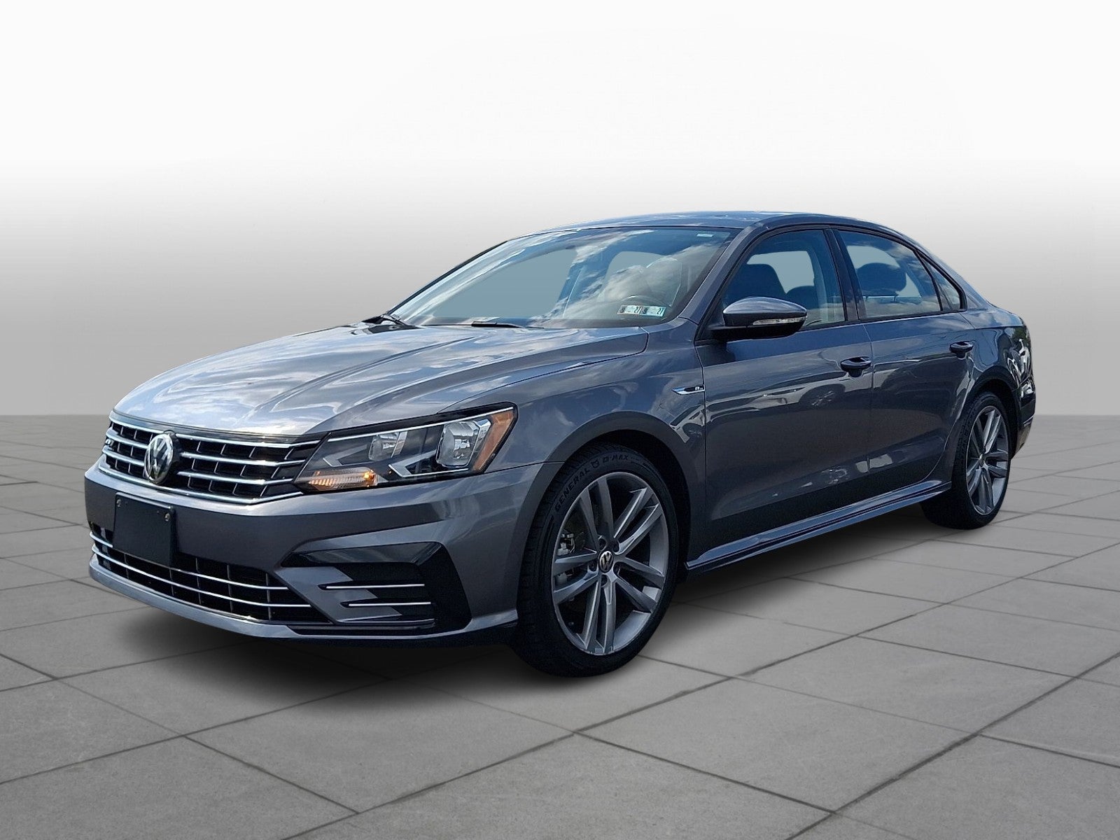 2018 Volkswagen Passat 2.0T R-Line