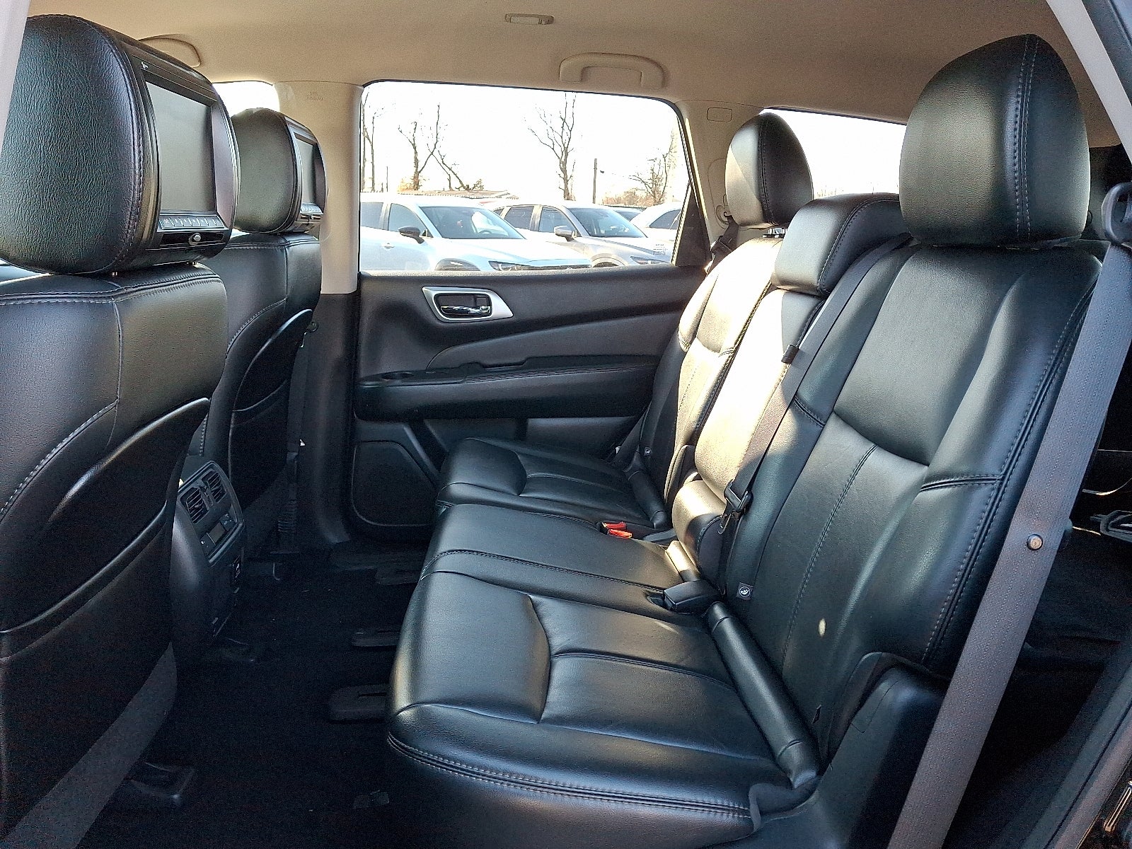 2016 Nissan Pathfinder SL