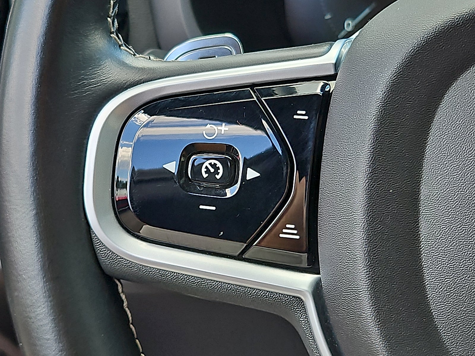 2019 Volvo S60 T6 R-Design
