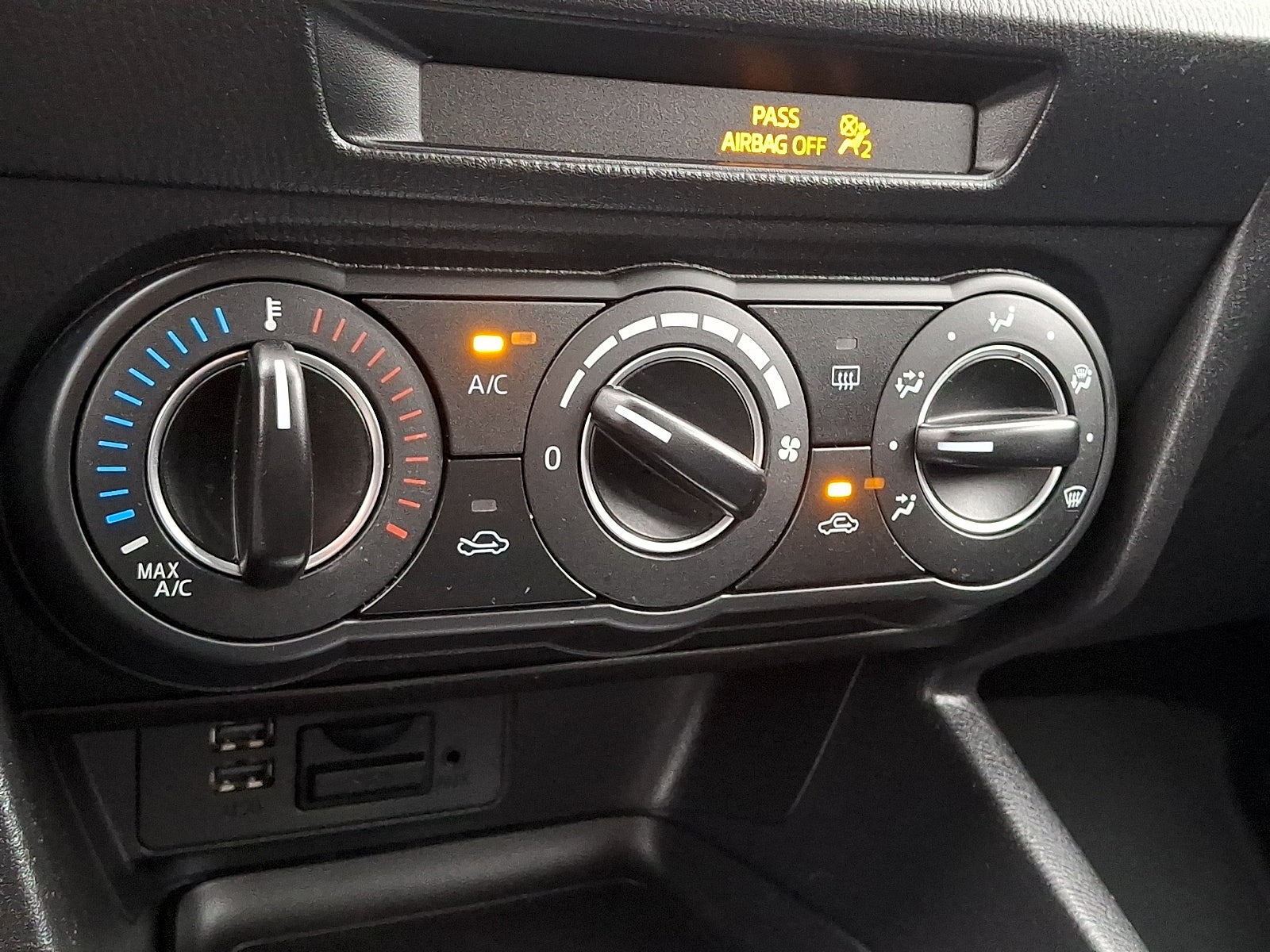 2015 Mazda Mazda3 Hatchback i Touring