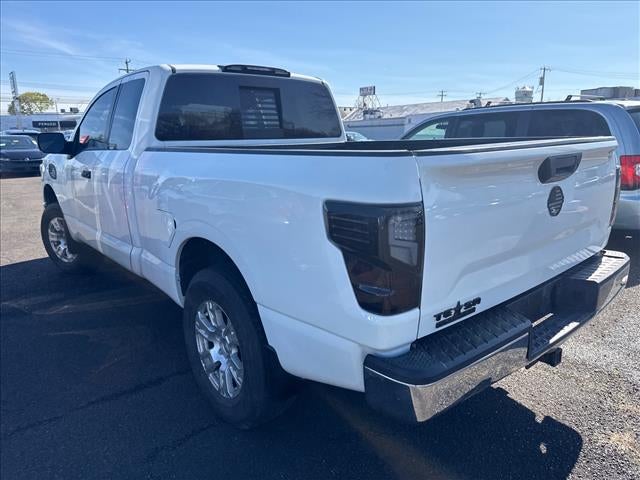 2017 Nissan Titan SV