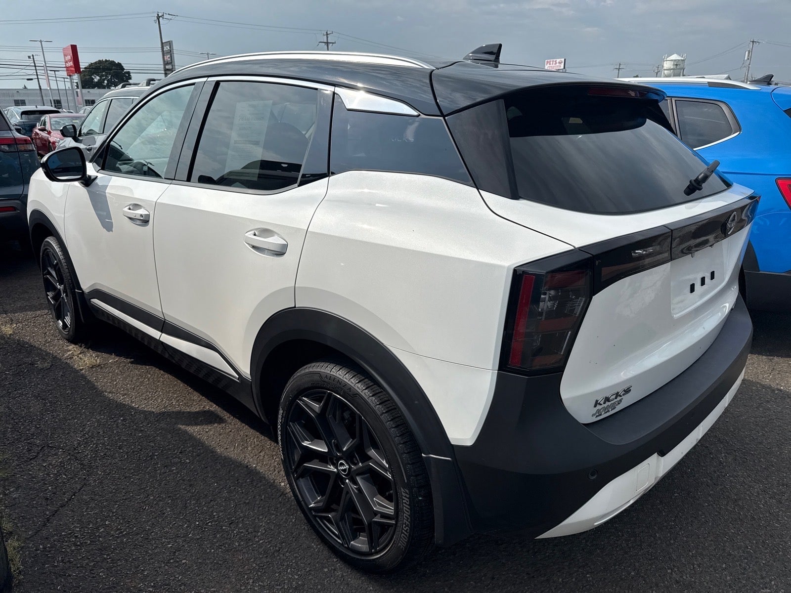 2025 Nissan Kicks SR