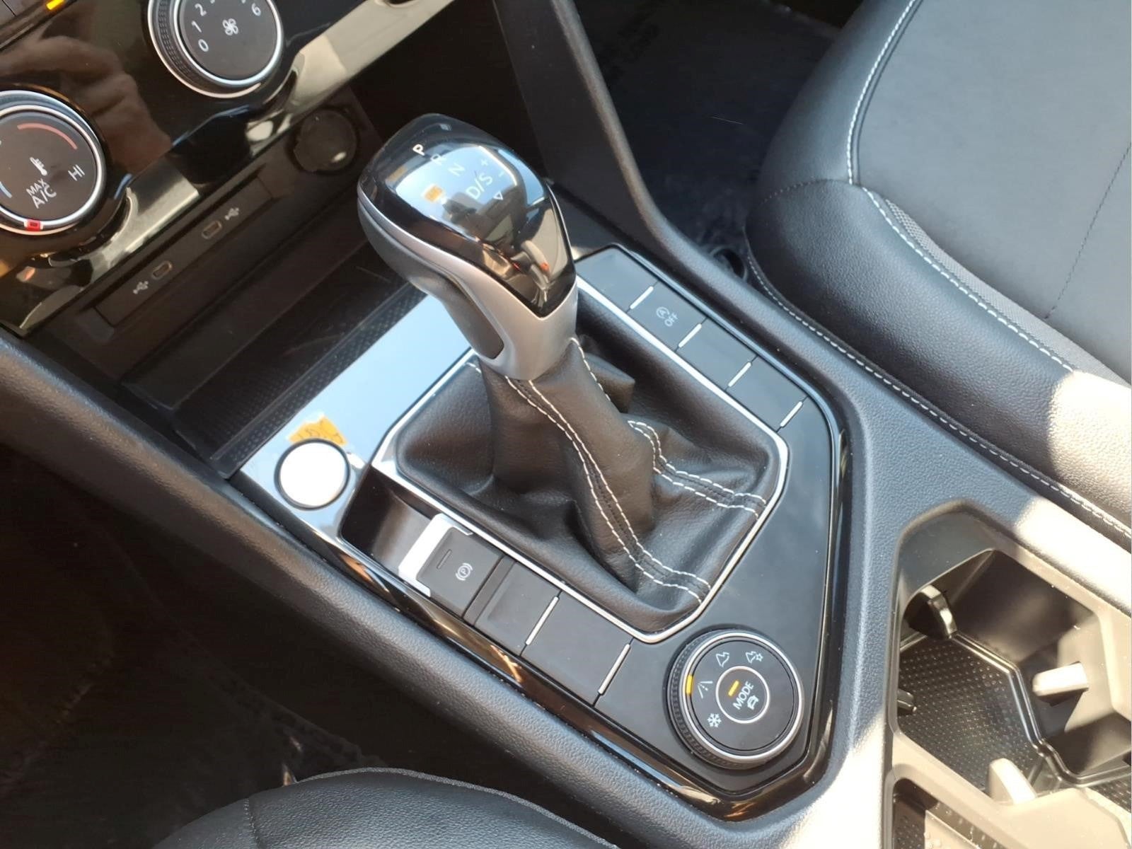 2023 Volkswagen Taos SE 4Motion