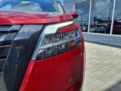 2022 Nissan Pathfinder SL