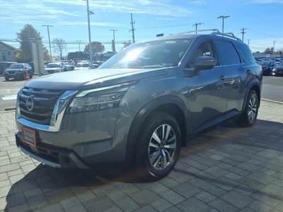 2023 Nissan Pathfinder SL