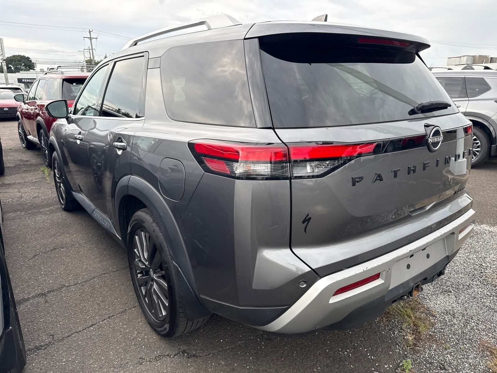 2022 Nissan Pathfinder SL