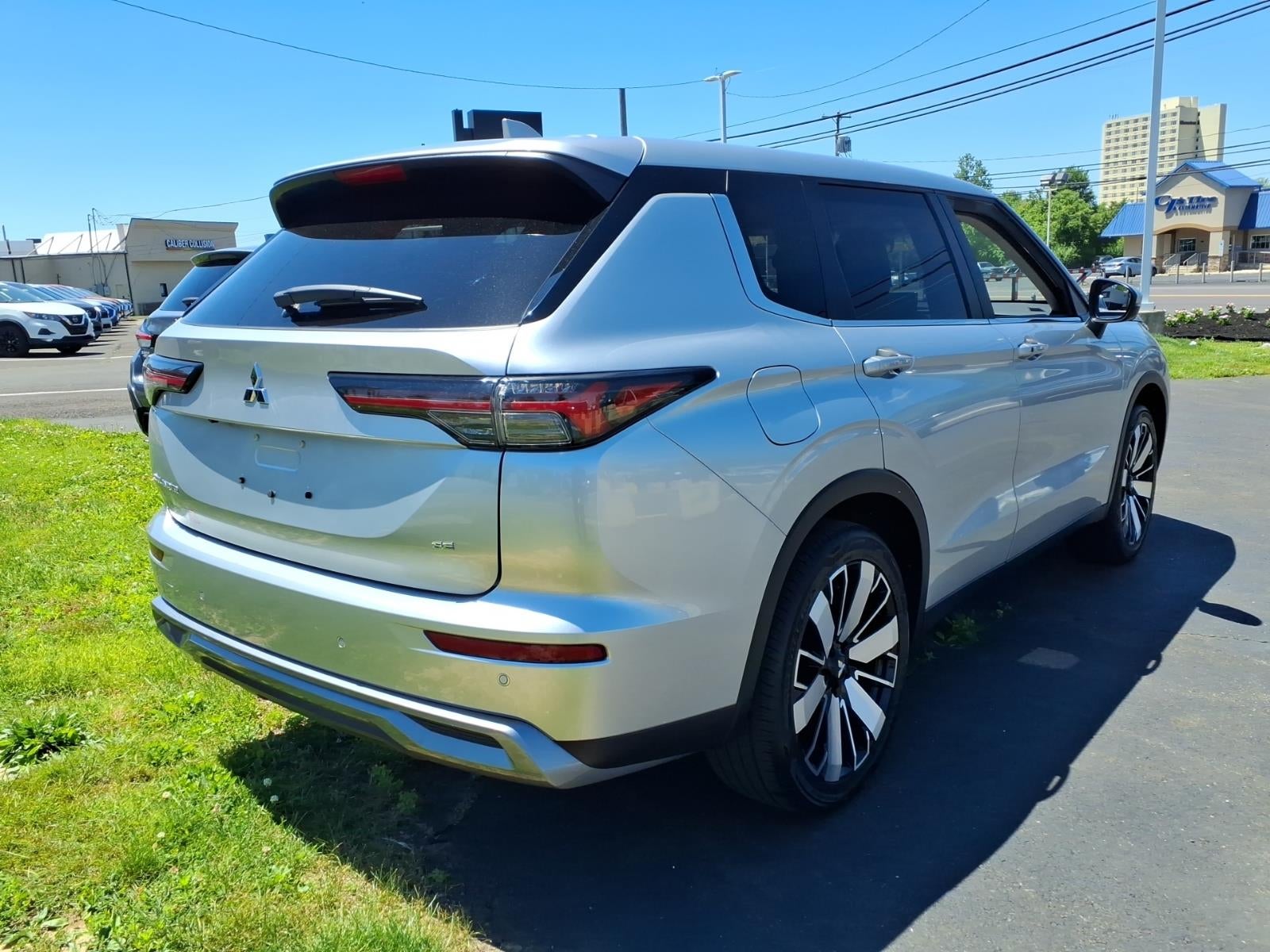 2025 Mitsubishi Outlander SE