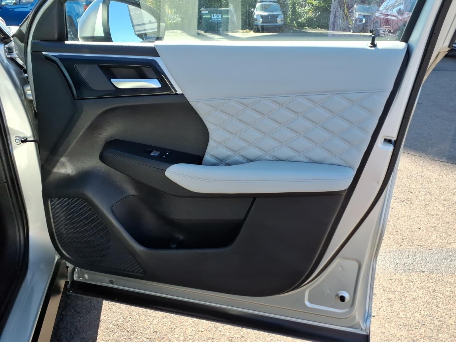 2023 Mitsubishi Outlander SEL