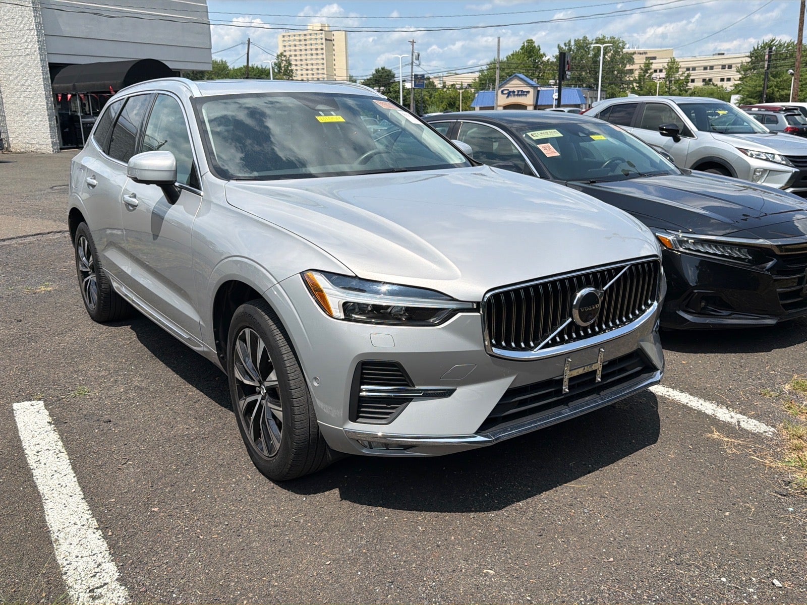 2023 Volvo XC60 B5 Plus Bright Theme