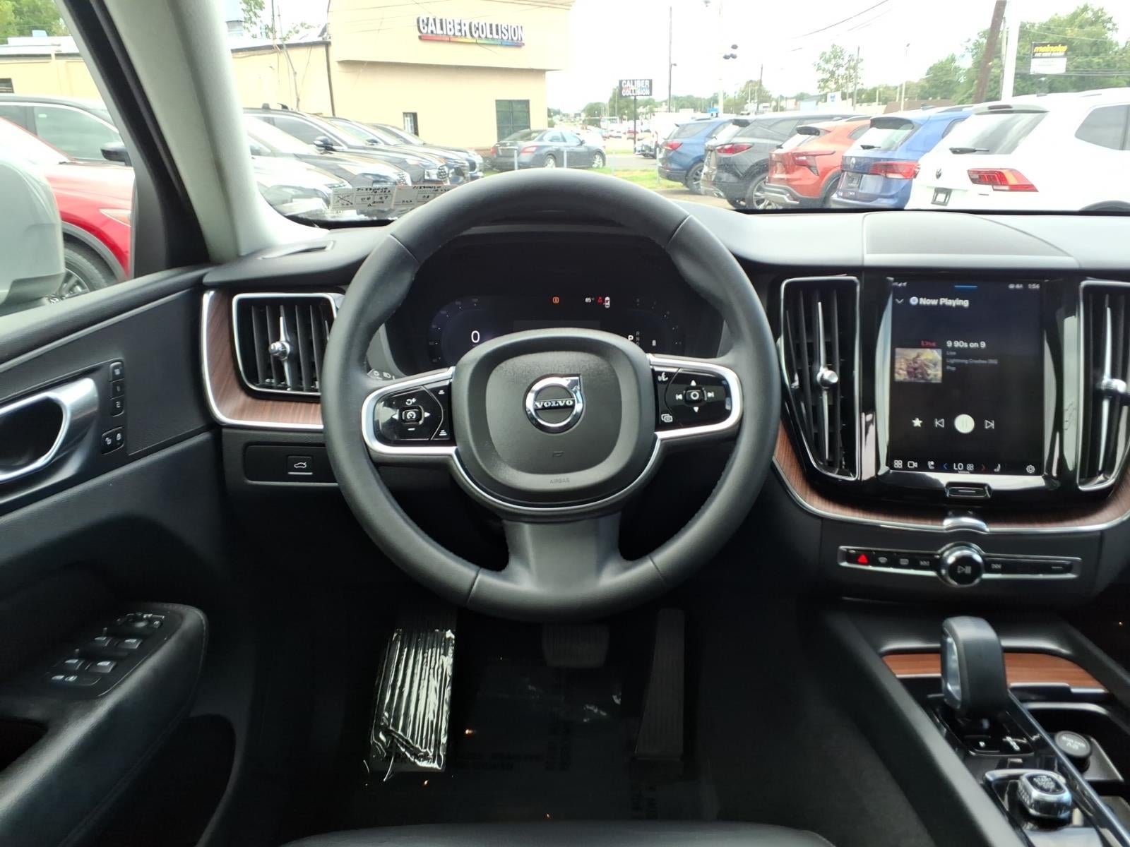 2023 Volvo XC60 B5 Plus Bright Theme