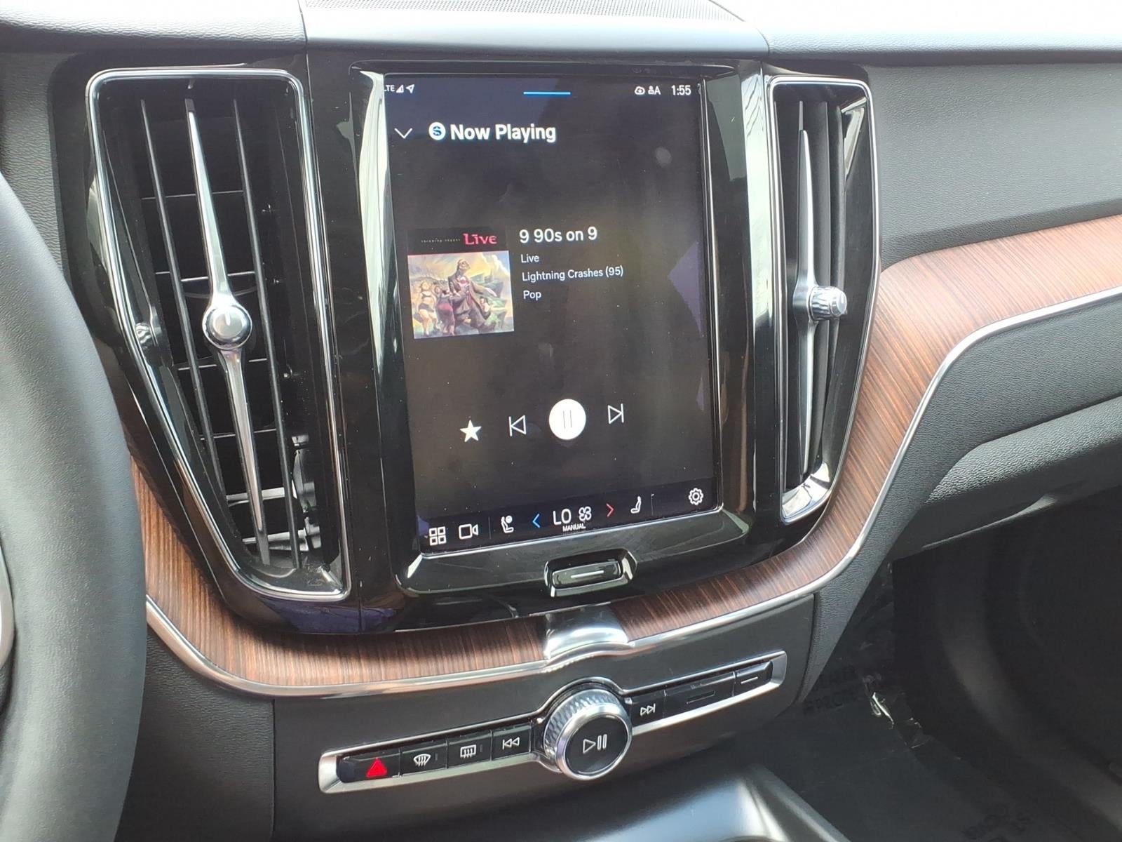 2023 Volvo XC60 B5 Plus Bright Theme