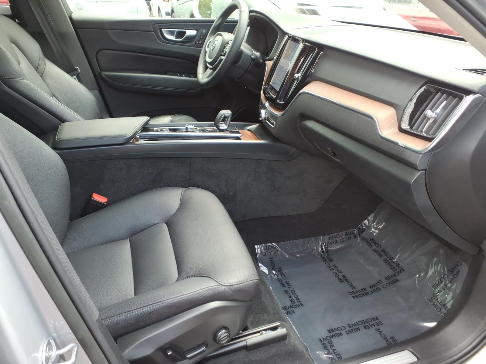 2023 Volvo XC60 B5 Plus Bright Theme