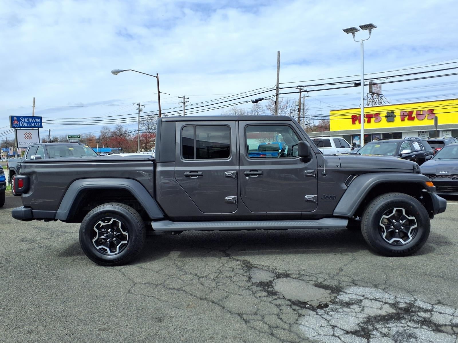 2020 Jeep Gladiator Sport S photo 2
