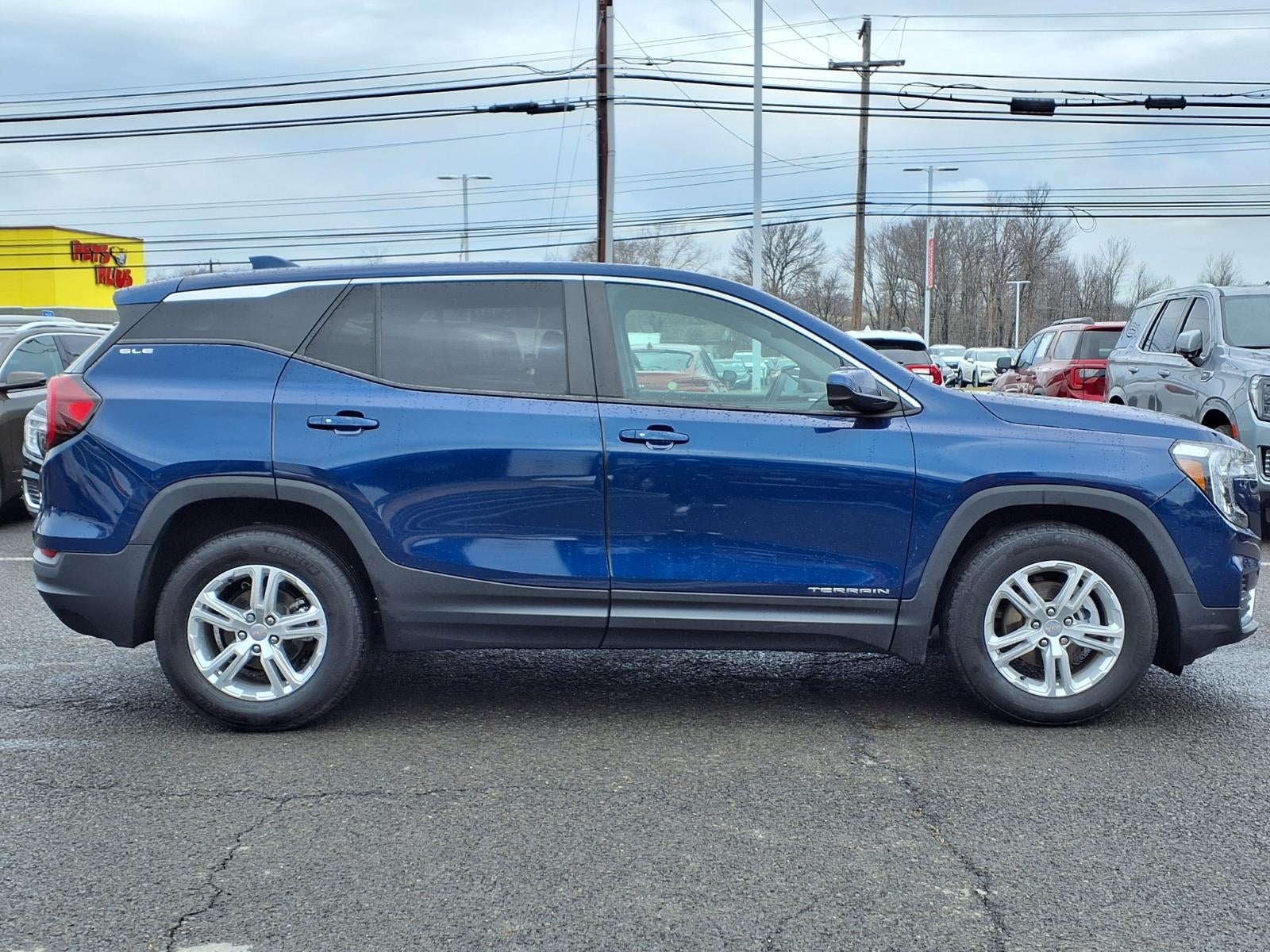 2023 GMC Terrain SLE