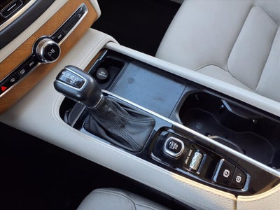 2021 Volvo XC90 Momentum