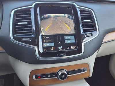 2021 Volvo XC90 Momentum